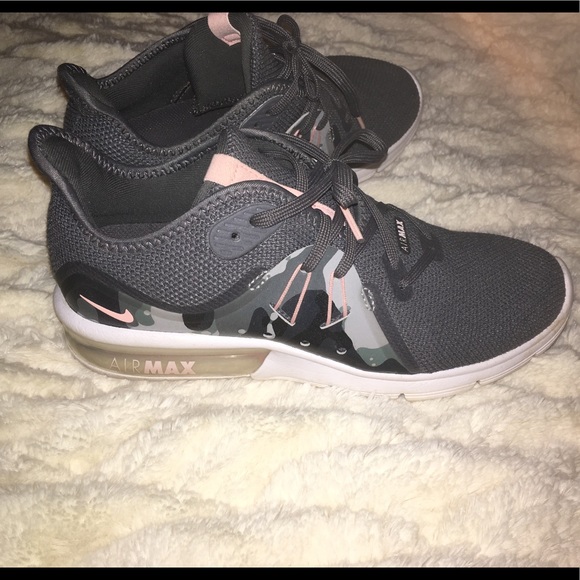 Nike Air Max - Picture 2 of 4